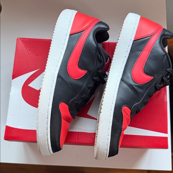 Nike Men's Black and Red Sneakers - Picture 3 of 3